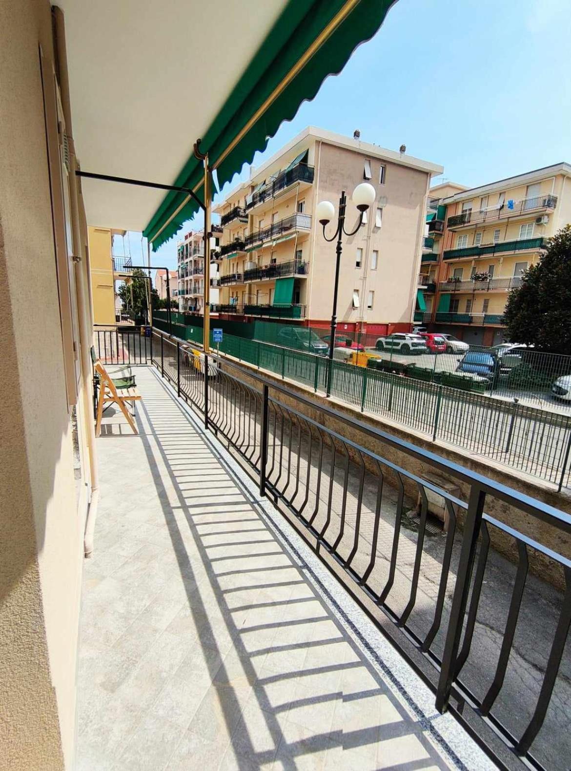 Renesmee Beach Apartment Pietra Ligure Exterior foto